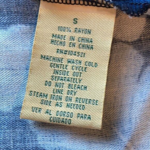 La Cabaña Rayon Tropical front button top Sz-Small - Picture 7 of 7